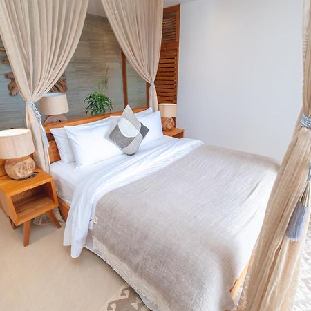 Villa Kaliente Toyapakeh Esterno foto