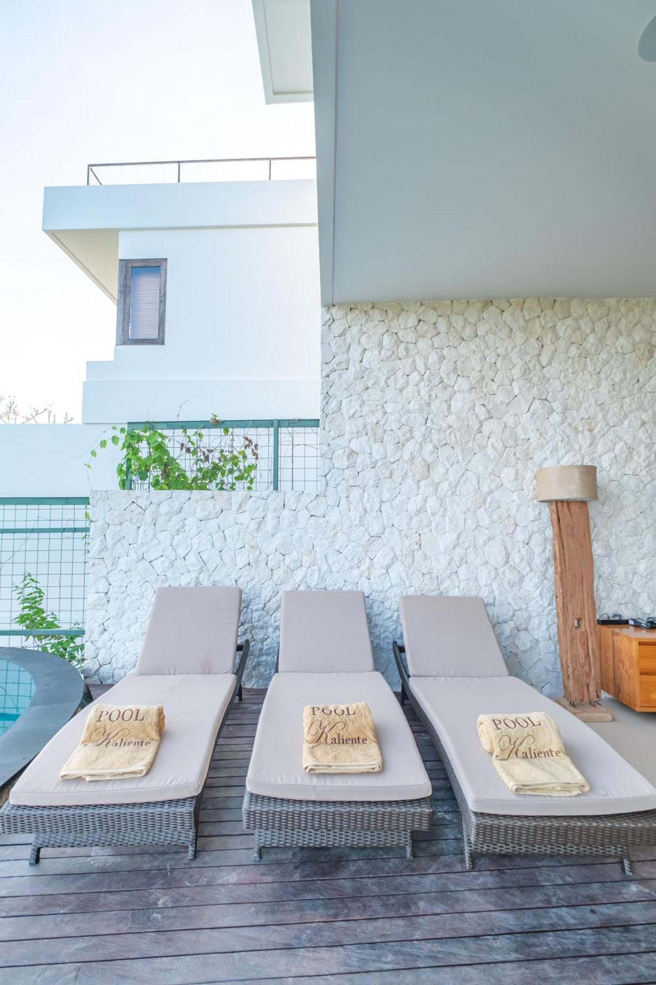 Villa Kaliente Toyapakeh Esterno foto
